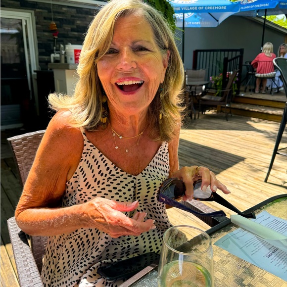 Meet your Posher, Susan.   Thank You to all my Followers - Picture 1 of 3